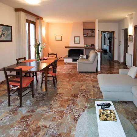 Guattini By Interhome Lejlighed Cremia